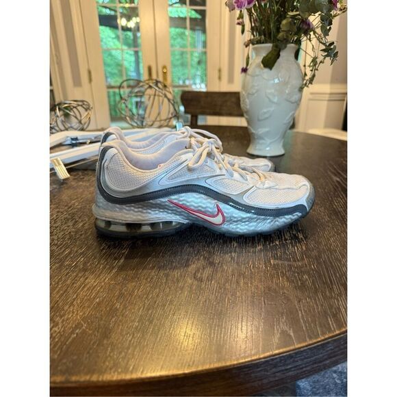 Nike REAX Run White Sneakers Sz 11 - Picture 1 of 8